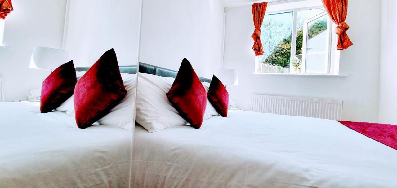 Alexandra Contractor House - Free Parking For Large Vans, Free Wifi & Netflix By Firoz Property Management オールダーショット エクステリア 写真